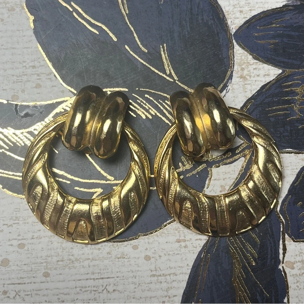 Vintage 80s RUNWAY Huge Oversized Hinged Gold Tone Hoop Earrings D3